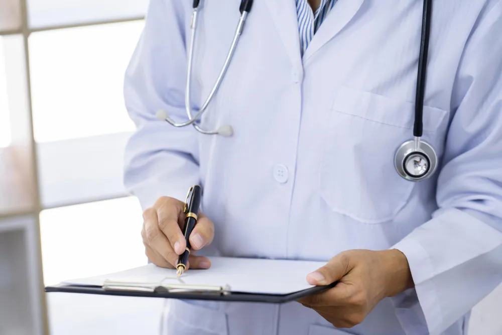 Saiba tudo sobre obrigações acessórias de clínicas médicas, incluindo eSocial, SPED, DMED e ISS. Evite multas e garanta conformidade.