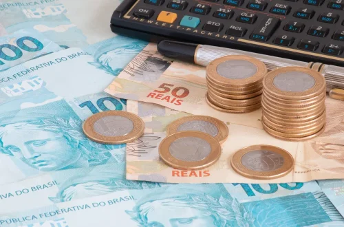 Diversificação de renda para médicos amplia estabilidade financeira e oportunidades além da clínica. Veja estratégias, riscos e caminhos possíveis.